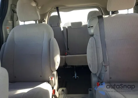 2020 Toyota Sienna Le z USA, uszkodzony, nr VIN 5TDKZ3DCXLS076282